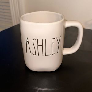 🩷 Rae Dunn “Ashley” Mug 🩷